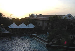 �o�����i�F/Bali-Cafe[�o���J�t�F]